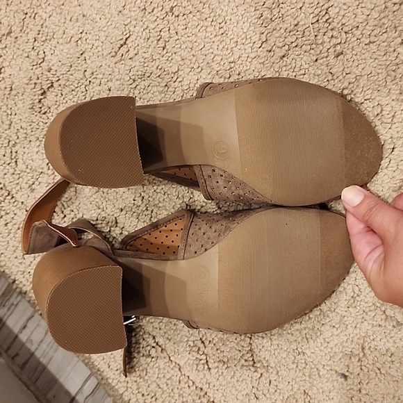 Universal thread goods co tan suede heels - Picture 4 of 7